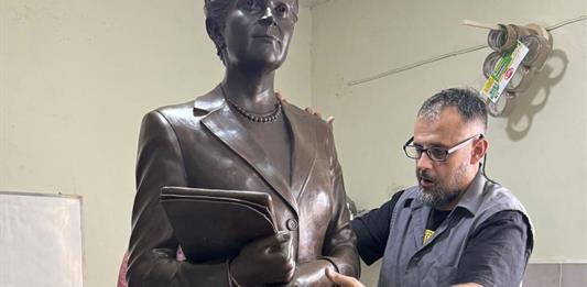 Irene Robledo, un emblema para el espíritu transformador de la UdeG, tiene su estatua en Rectoría