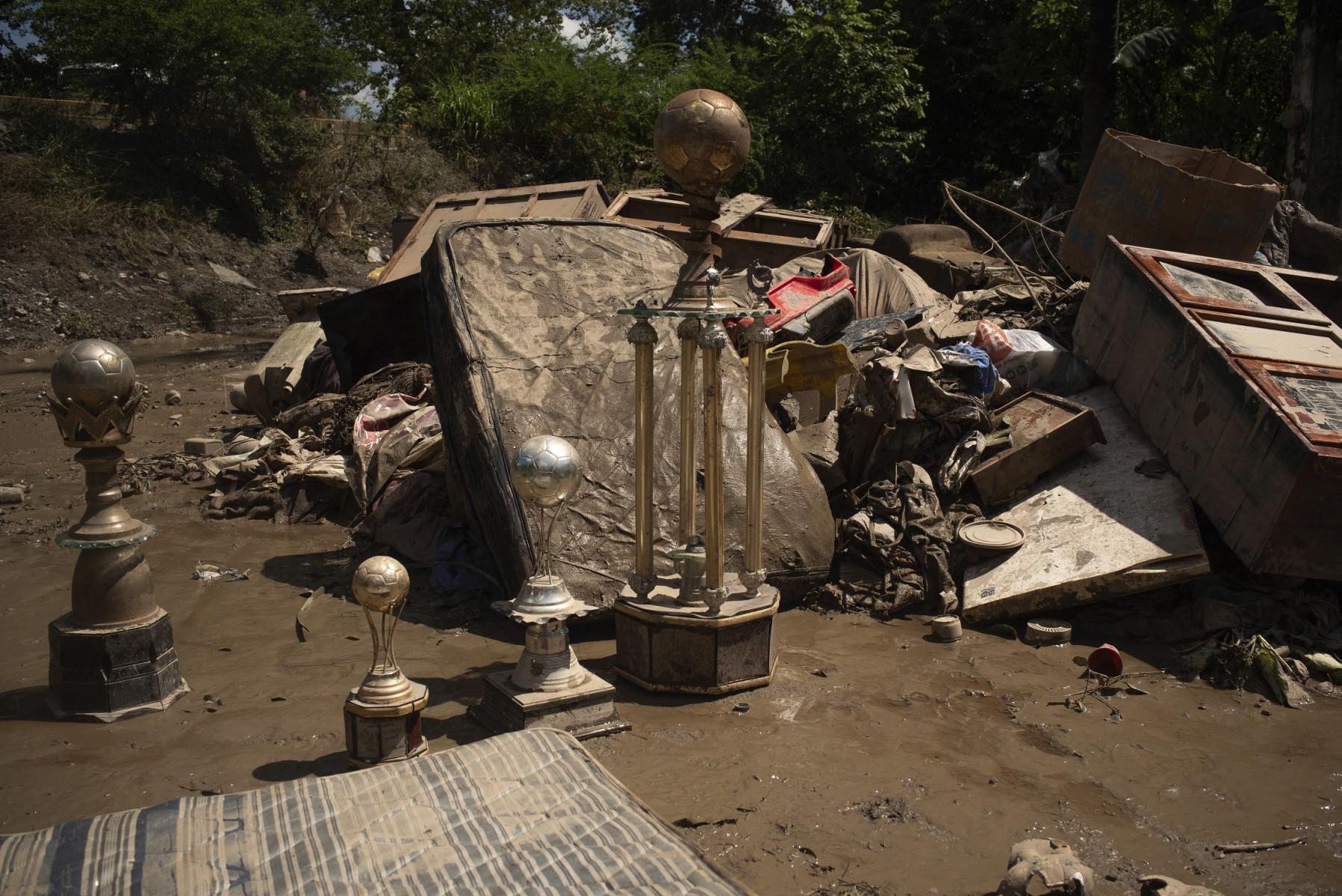 Al menos 64 muertos y 65 desaparecidos por lluvias en México