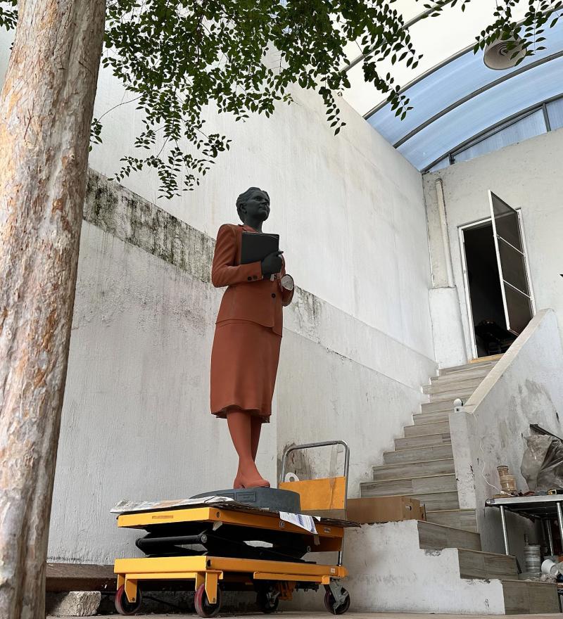 Irene Robledo, un emblema para el espíritu transformador de la UdeG, tiene su estatua en Rectoría