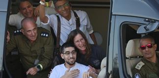 Jaulas, túneles y fosas: familiares de exrehenes en Gaza cuentan su dura detención