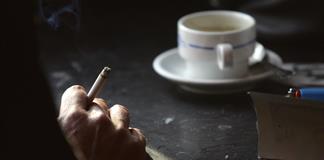Dejar de fumar, aunque sea tarde, implica menos riesgo de demencia