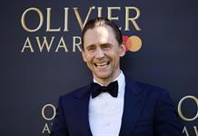Tom Hiddleston celebra 