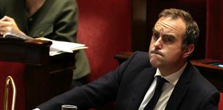 Primer ministro de Francia propone suspender reforma de las pensiones para superar crisis política
