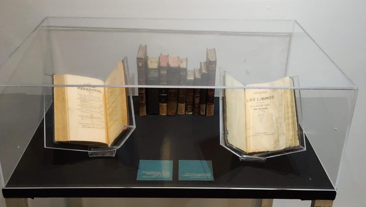 Para celebrar la refundación de la UdeG, la BPEJ expone sus “Cien años de lecturas compartidas” Para celebrar la refundación de la UdeG, la BPEJ expone sus “Cien años de lecturas compartidas”