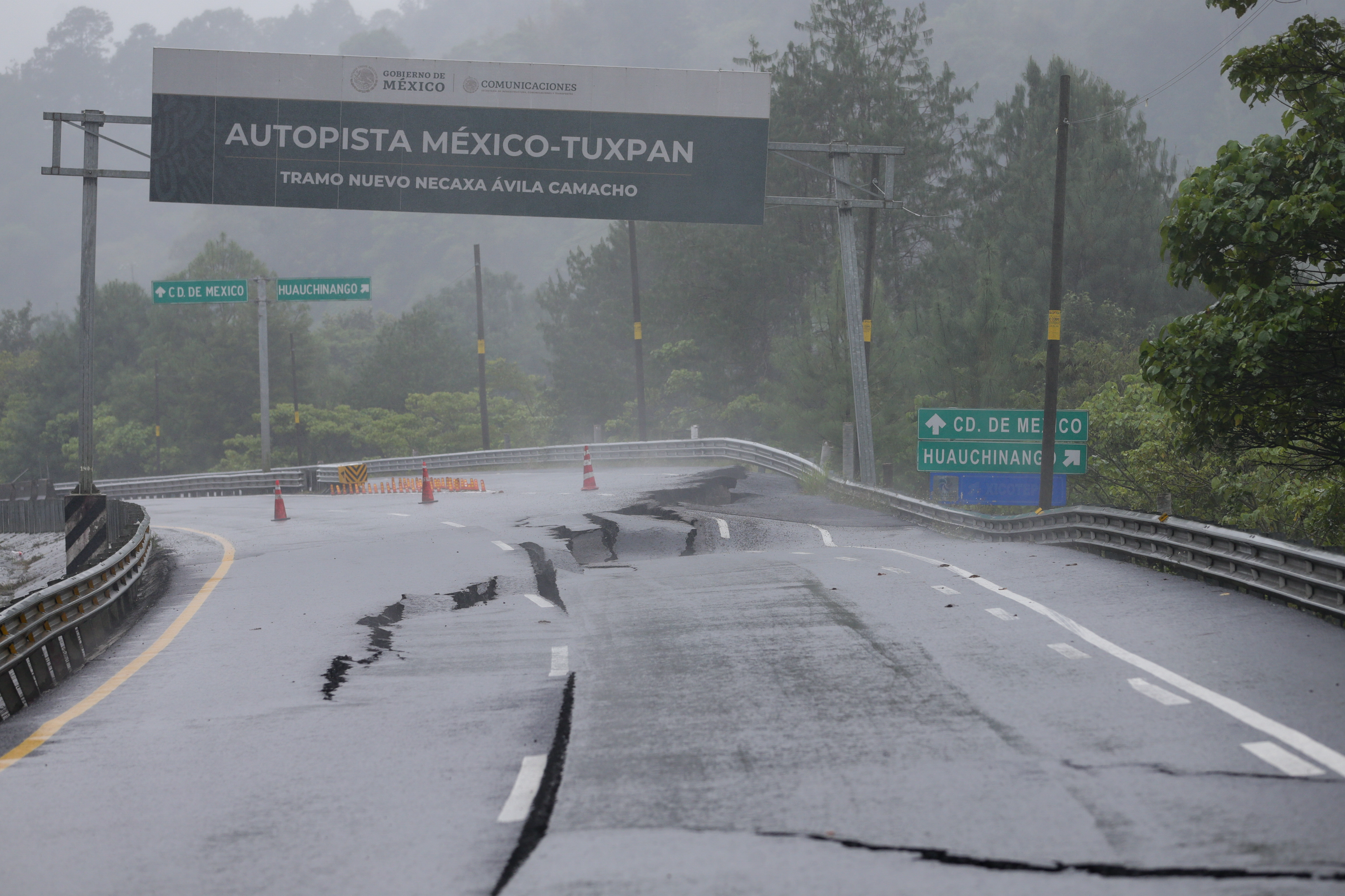 Entre el lodo y la esperanza, comunidad de Huauchinango busca a sus desaparecidos por intensas lluvias Entre el lodo y la esperanza, comunidad de Huauchinango busca a sus desaparecidos por intensas lluvias
