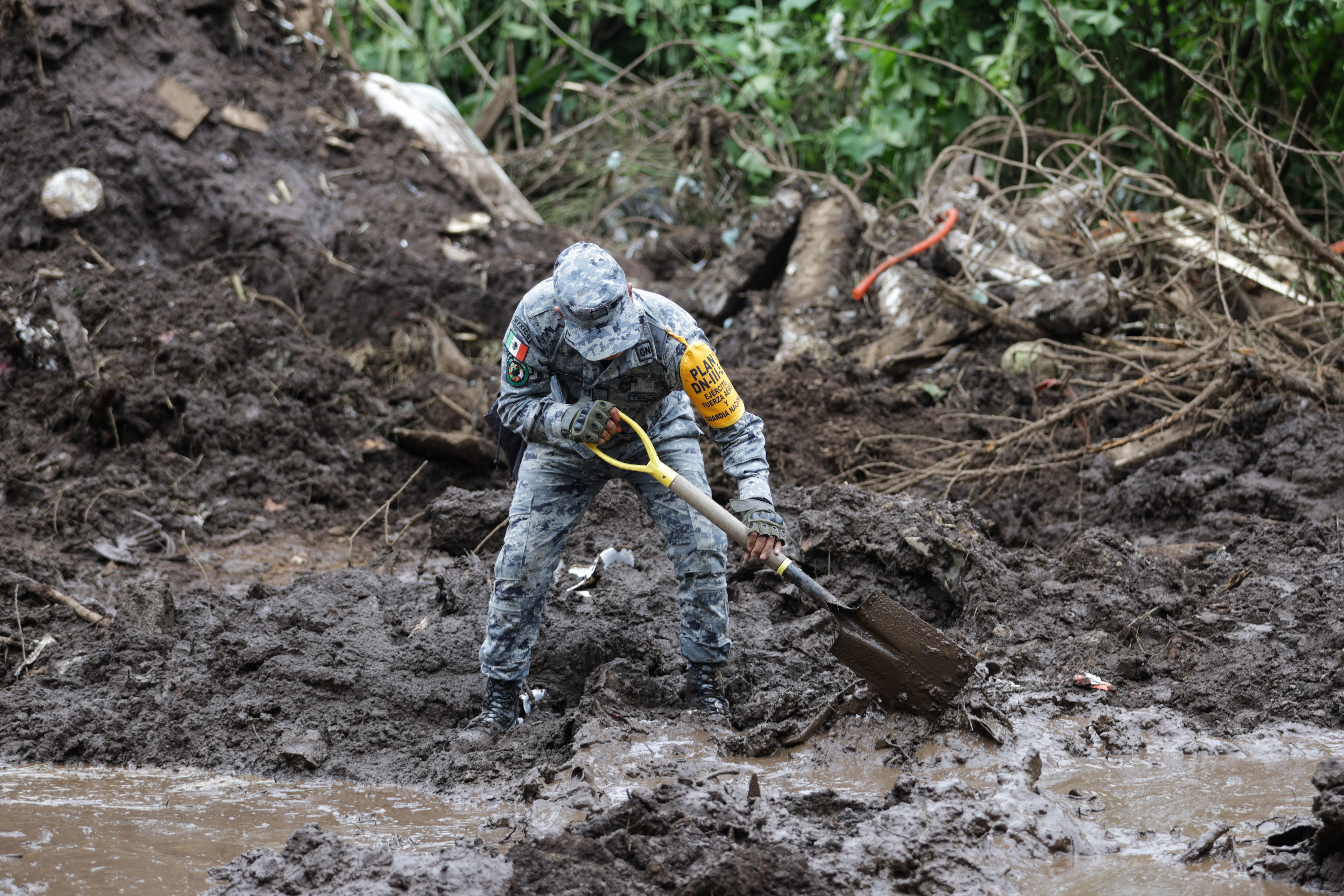 Entre el lodo y la esperanza, comunidad de Huauchinango busca a sus desaparecidos por intensas lluvias Entre el lodo y la esperanza, comunidad de Huauchinango busca a sus desaparecidos por intensas lluvias