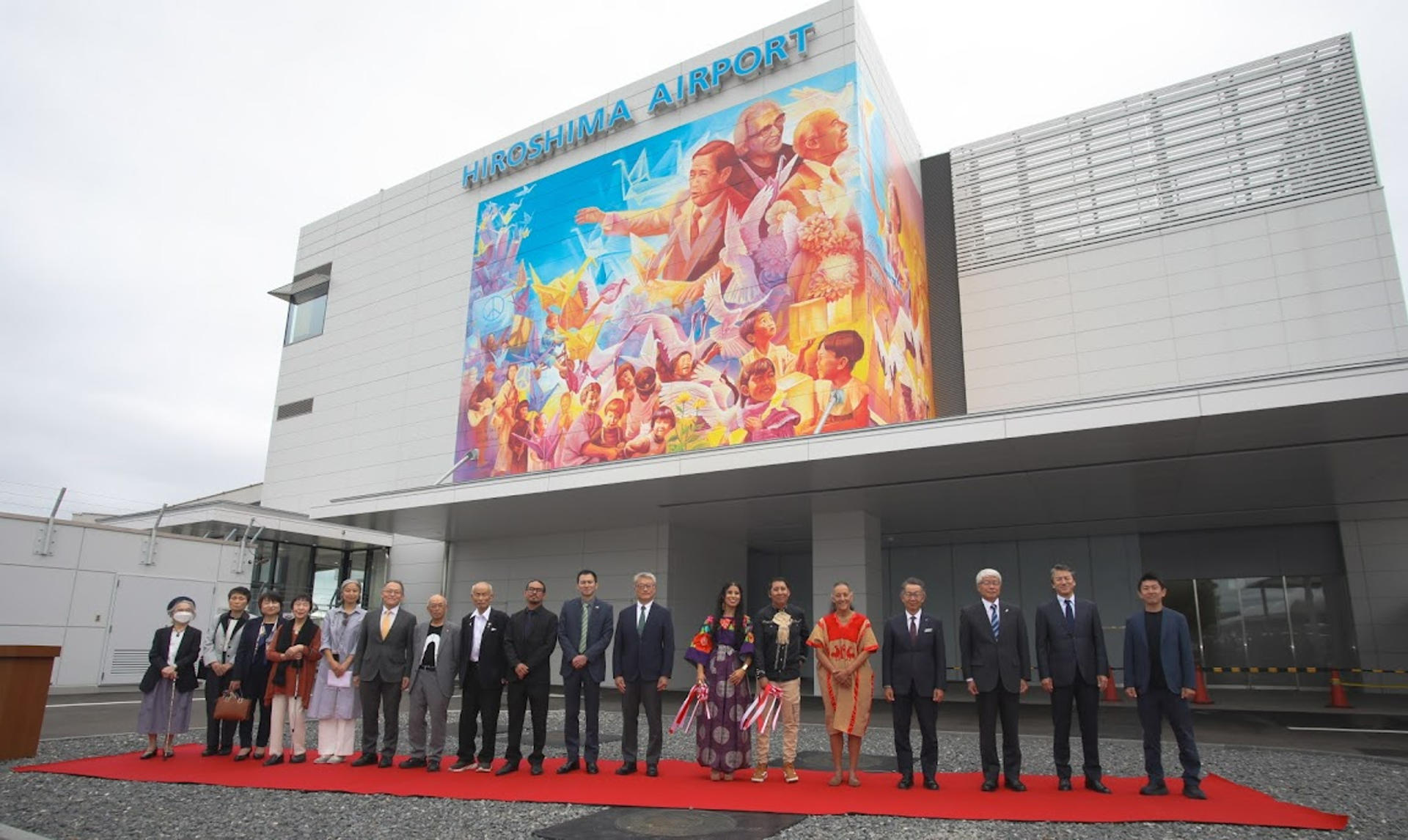 Artistas mexicanos homenajean a las víctimas nucleares con mural por la paz en Hiroshima Artistas mexicanos homenajean a las víctimas nucleares con mural por la paz en Hiroshima