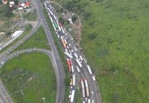 Bloqueos de agricultores paralizan la carretera a Morelia y afectan a miles de automovilistas