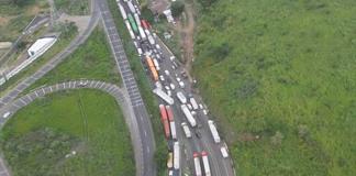 Bloqueos de agricultores paralizan la carretera a Morelia y afectan a miles de automovilistas
