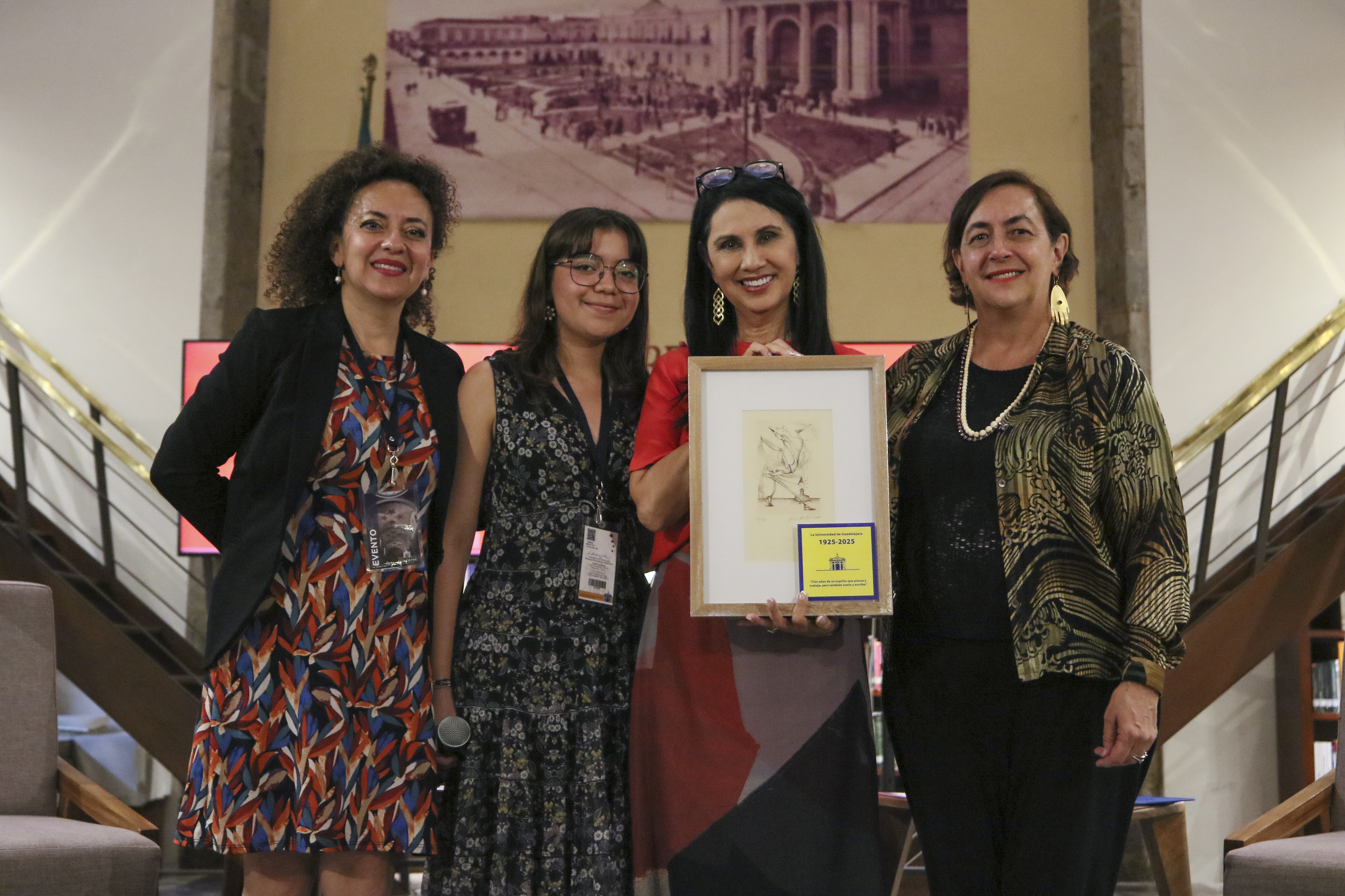 Rinden homenaje a Dulce María Zúñiga por su trayectoria como traductora, investigadora y ensayista