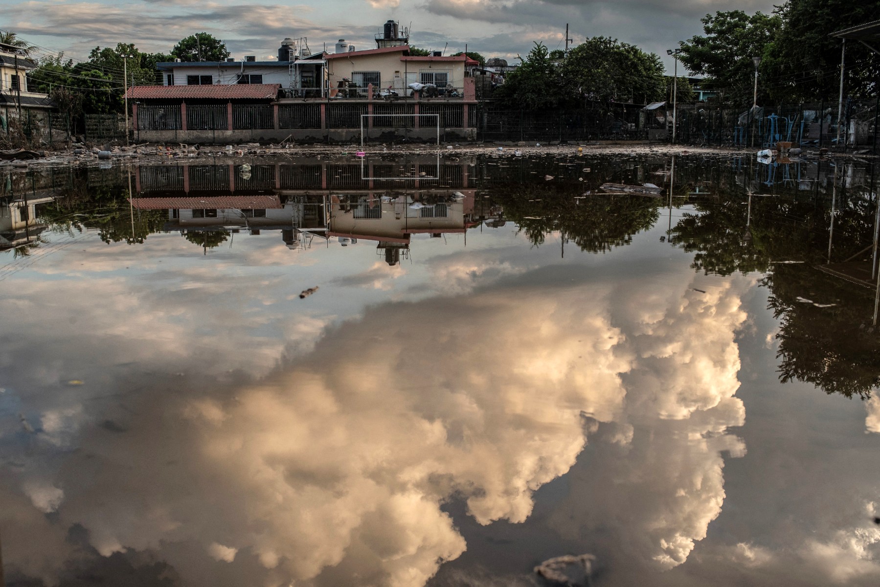 Con miedo a las infecciones, víctimas de lluvias en México claman por ayuda Con miedo a las infecciones, víctimas de lluvias en México claman por ayuda