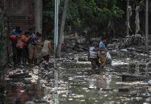 Con miedo a las infecciones, víctimas de lluvias en México claman por ayuda