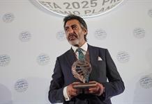 El Premio Planeta recompensa al mediático escritor español Juan del Val
