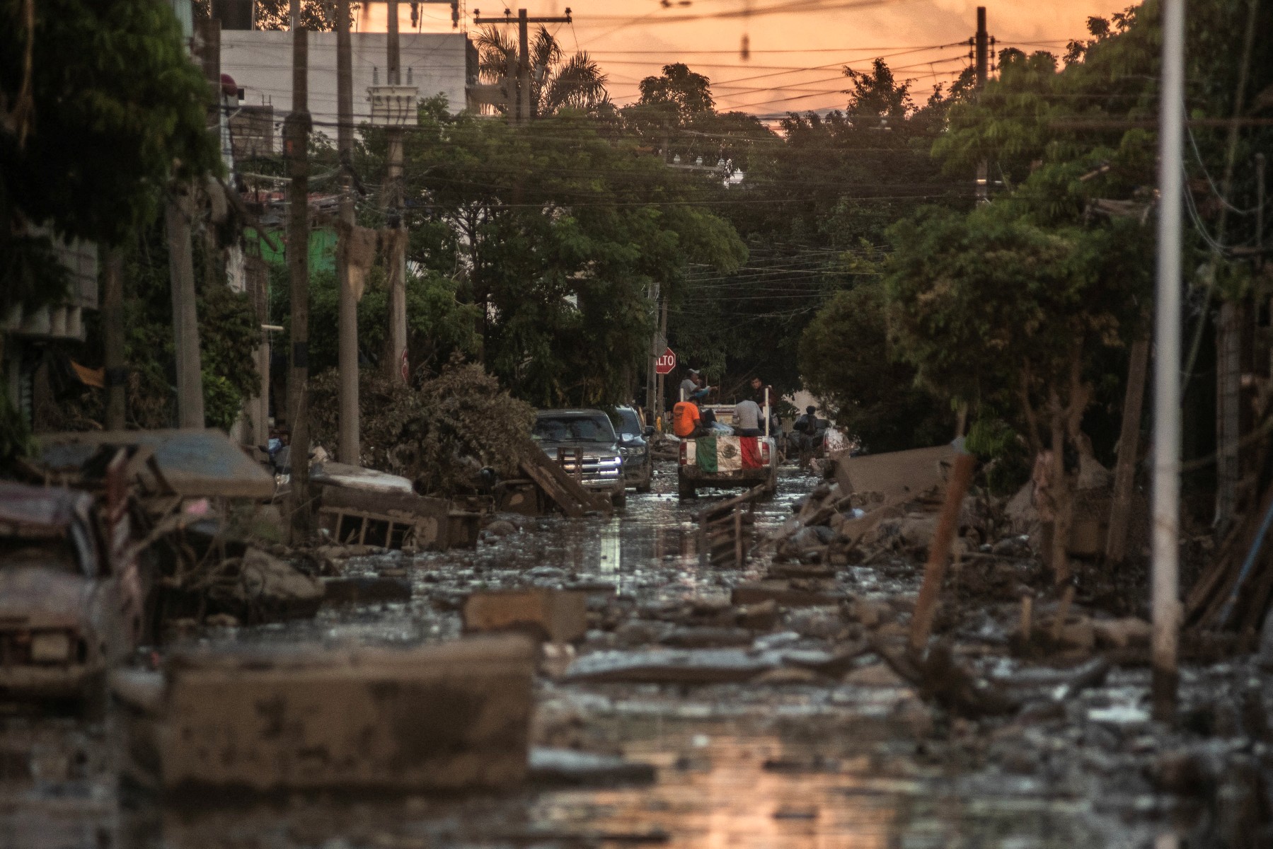 México eleva a 66 el número de muertos por las catastróficas lluvias e inundaciones
