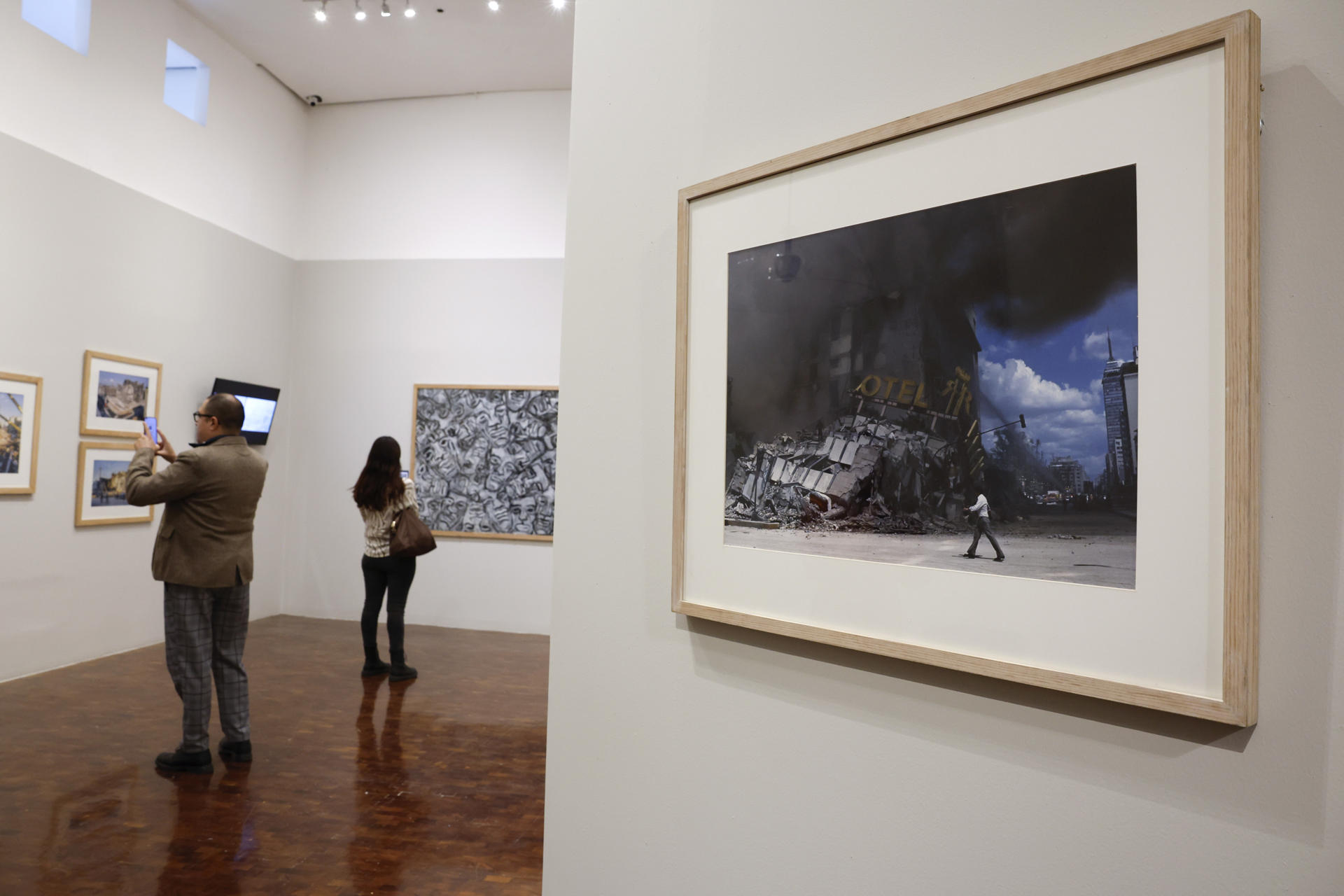 Una exposición reflexiona sobre las huellas del terremoto de 1985 en la Ciudad de México Una exposición reflexiona sobre las huellas del terremoto de 1985 en la Ciudad de México