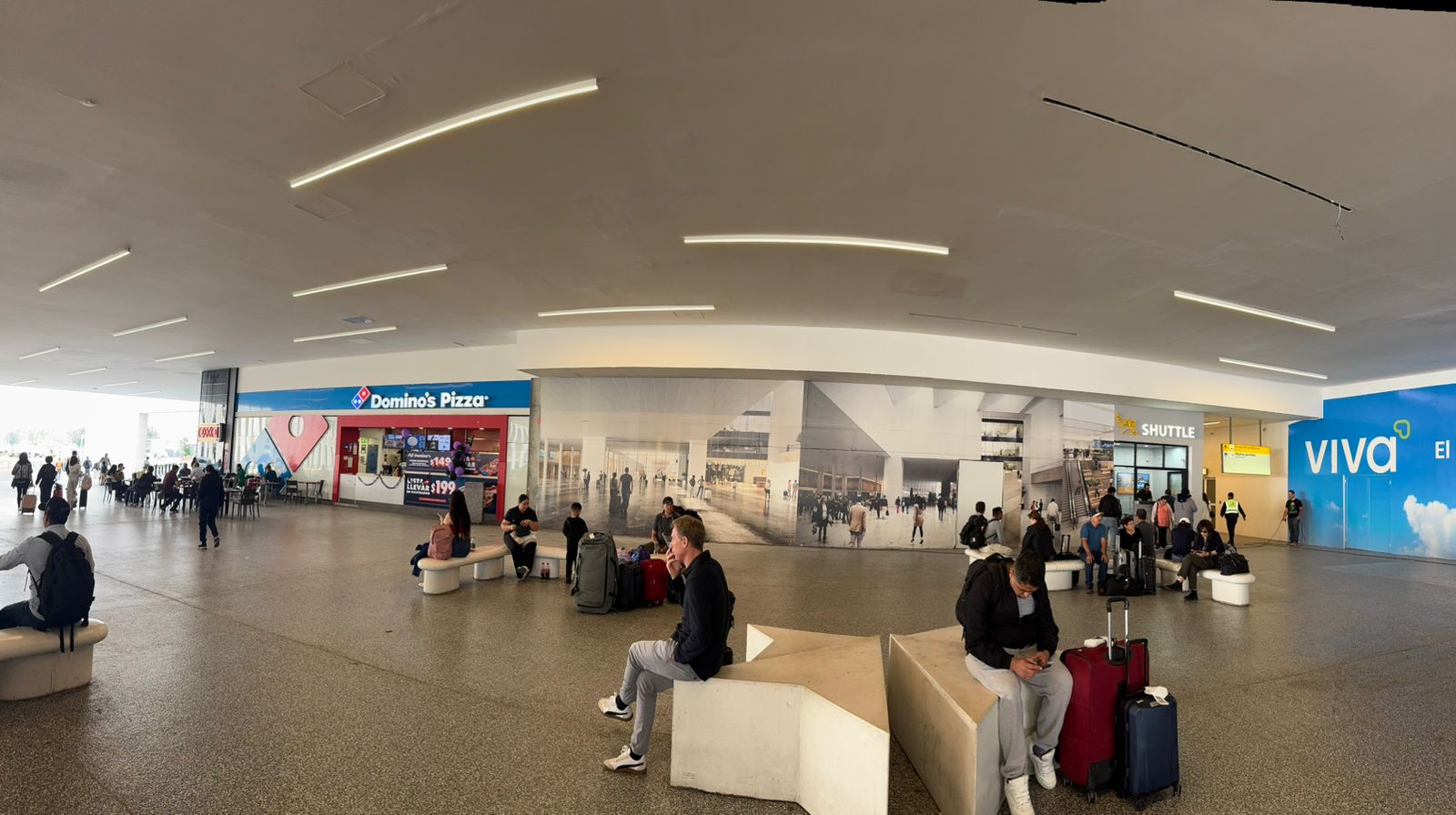 Gobernador presiona a SCIT: largas filas y taxis caros en el aeropuerto impulsan servicio pirata Gobernador presiona a SCIT: largas filas y taxis caros en el aeropuerto impulsan servicio pirata