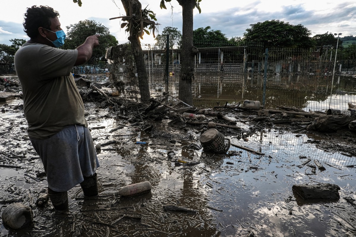 Los abuelitos que abrazados se salvaron en las inundaciones en México Los abuelitos que abrazados se salvaron en las inundaciones en México