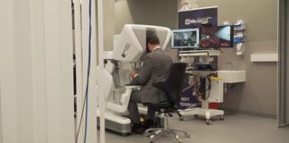 Realizan la primera cirugía robótica a distancia entre España y un país de la UE