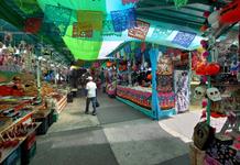 Tradición y color llenan el Parque Morelos con la Feria del Cartón