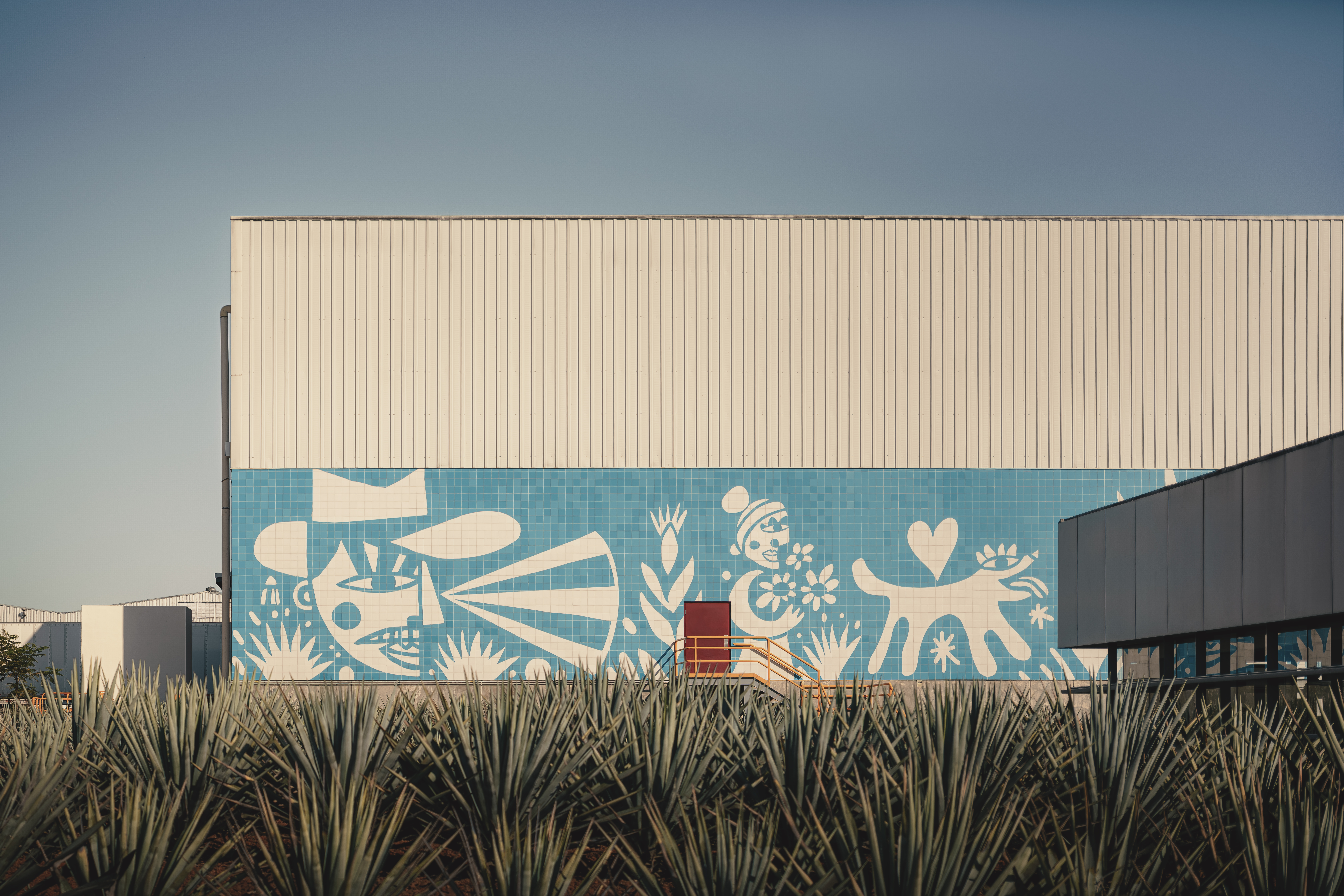 Claudio Limón presenta su mural “Constelación infinita”, representativa de los Altos de Jalisco y el Tequila Claudio Limón presenta su mural “Constelación infinita”, representativa de los Altos de Jalisco y el Tequila