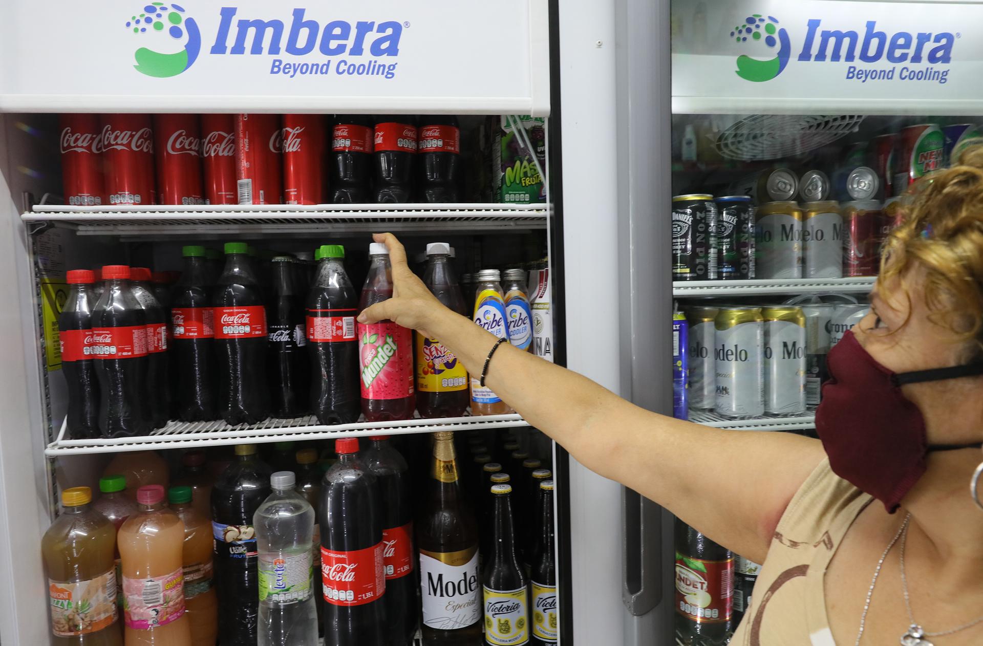 Coca-Cola se compromete a reducir en 30 % las calorías de sus bebidas en México Coca-Cola se compromete a reducir en 30 % las calorías de sus bebidas en México