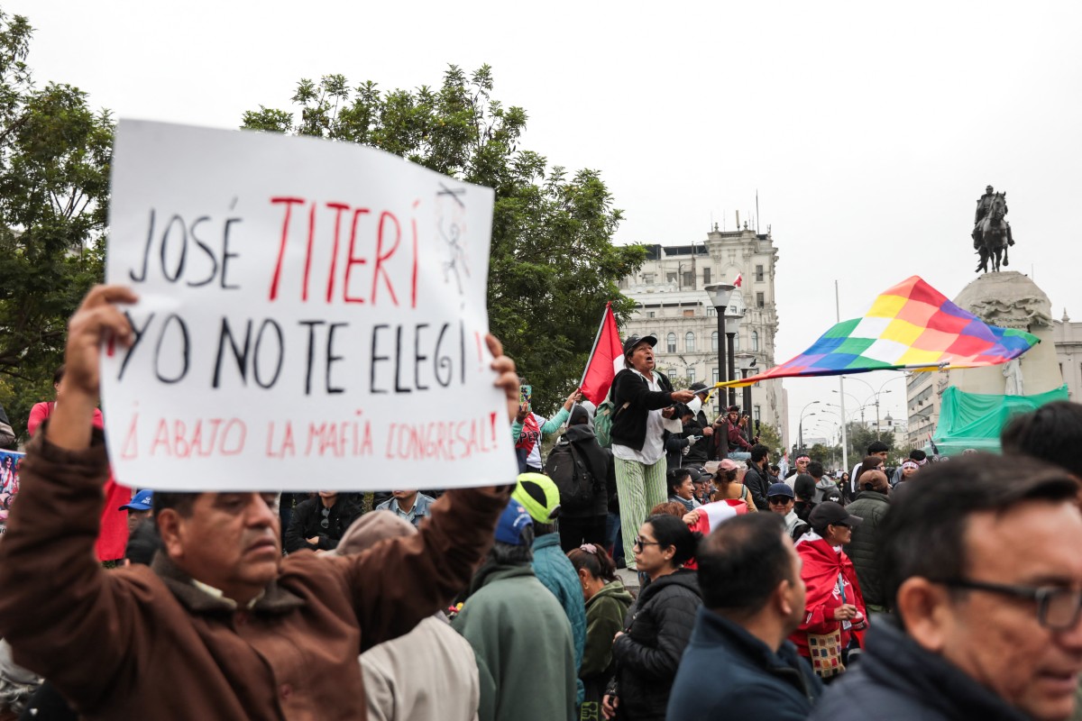 Nuevo presidente de Perú pide poderes para legislar contra el crimen tras masiva protesta Nuevo presidente de Perú pide poderes para legislar contra el crimen tras masiva protesta