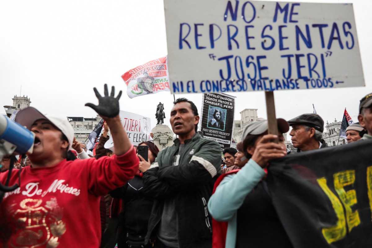 Nuevo presidente de Perú pide poderes para legislar contra el crimen tras masiva protesta Nuevo presidente de Perú pide poderes para legislar contra el crimen tras masiva protesta