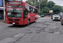Baches y robos mantienen en jaque a vecinos de Miravalle; denuncian omisión de autoridades