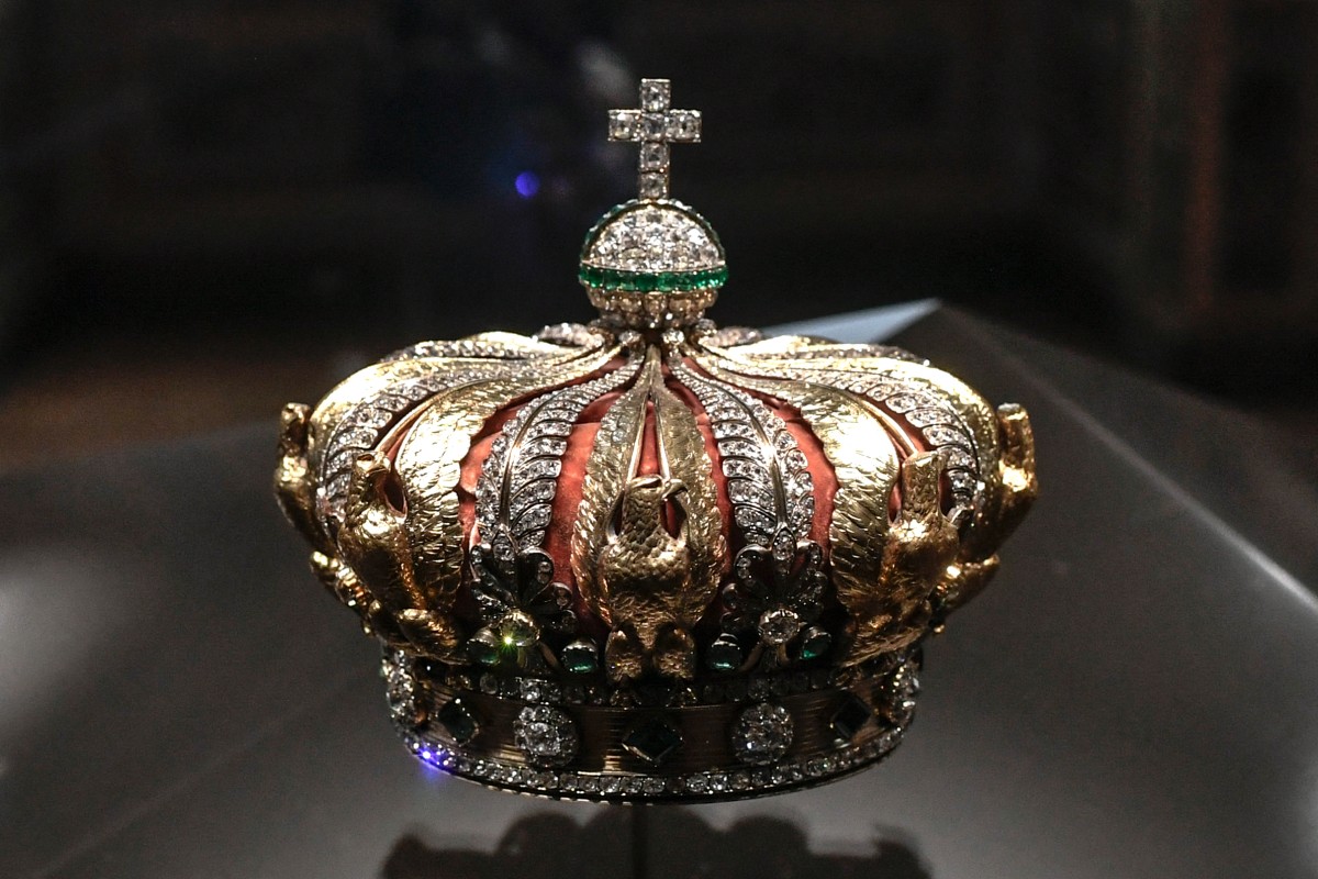 Ladrones roban joyas de valor inestimable en el museo del Louvre Ladrones roban joyas de valor inestimable en el museo del Louvre