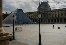 El Louvre permanece cerrado este lunes, tras espectacular robo de joyas
