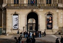 La dirección del Louvre defiende la calidad de las vitrinas rotas en el robo
