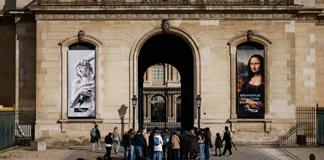La dirección del Louvre defiende la calidad de las vitrinas rotas en el robo La dirección del Louvre defiende la calidad de las vitrinas rotas en el robo