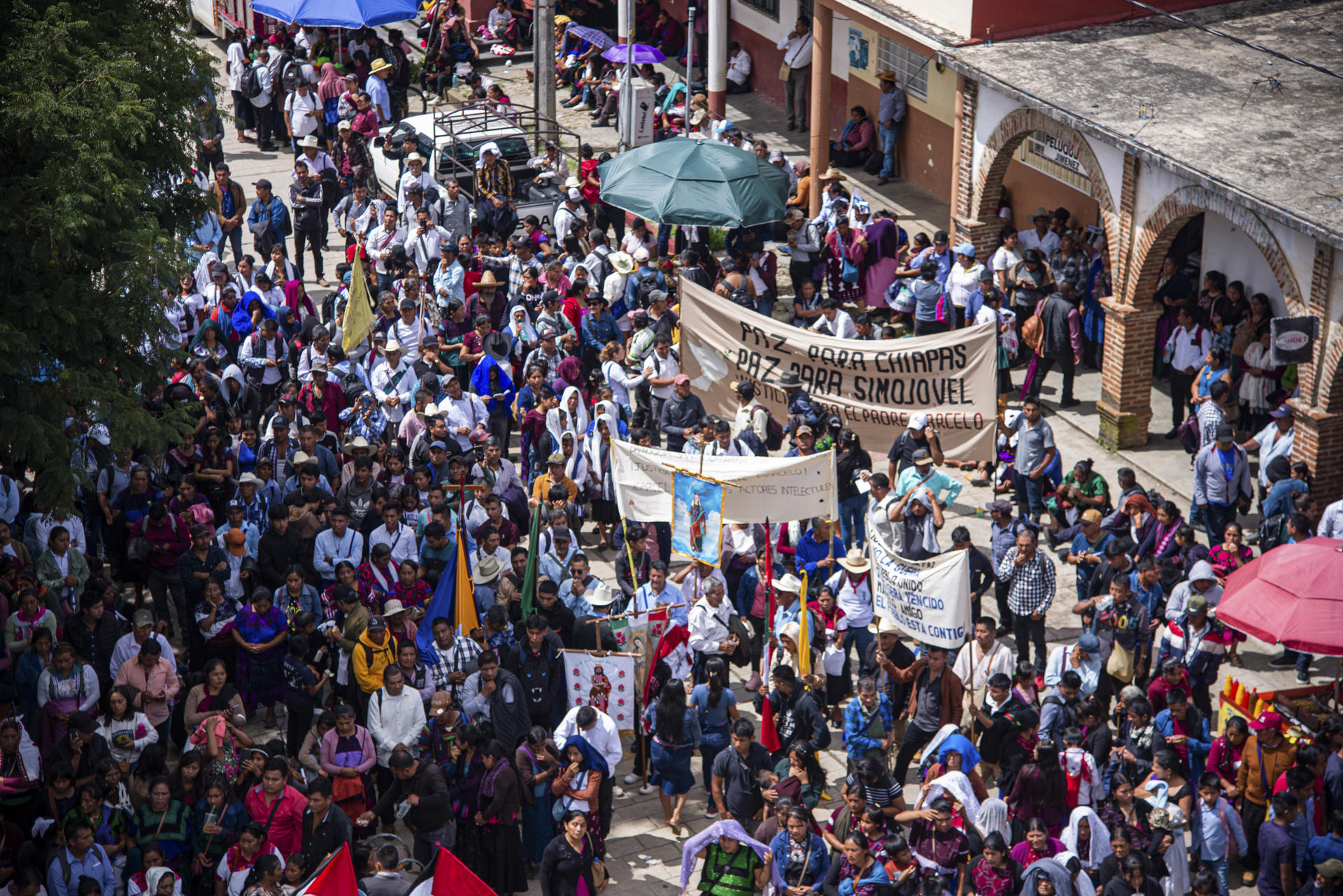 Miles de personas exigen justicia en Chiapas a un año de asesinato del padre Marcelo Pérez Miles de personas exigen justicia en Chiapas a un año de asesinato del padre Marcelo Pérez