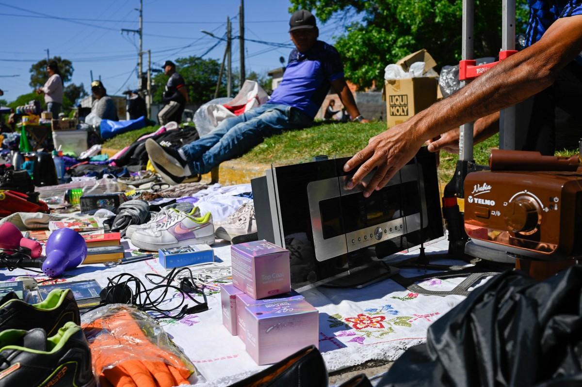 Argentinos venden sus cosas en la odisea por llegar a fin de mes Argentinos venden sus cosas en la odisea por llegar a fin de mes
