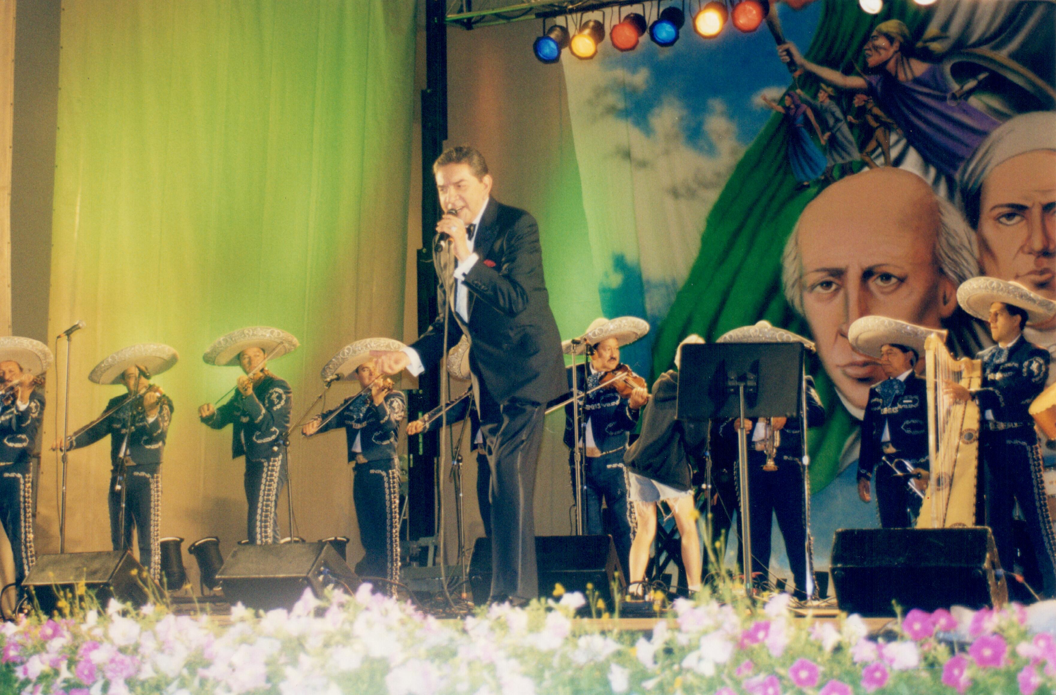 Marco Antonio Muñiz será homenajeado en las Fiestas de Octubre como uno de los íconos musicales de México Marco Antonio Muñiz será homenajeado en las Fiestas de Octubre como uno de los íconos musicales de México