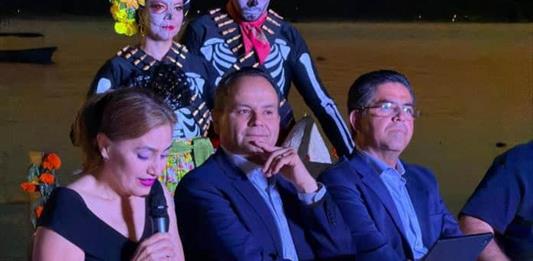 Estudiantes del CUChapala construyen catrina robotizada de 5 metros; se exhibirá en el Ayuntamiento