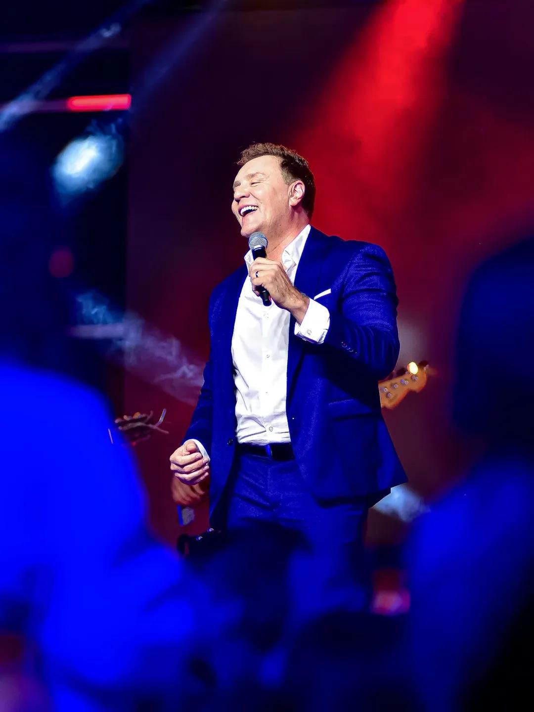 Lorenzo Antonio revive su historia musical en Guadalajara con “12 Rosas” Lorenzo Antonio revive su historia musical en Guadalajara con “12 Rosas”
