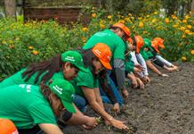 Voluntariado “suma manos” para preservar el medioambiente del emblemático Xochimilco