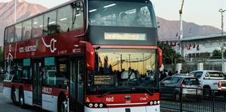 Autobuses eléctricos chinos de dos pisos transportan a hinchas en Copa Mundial Sub-20 en Chile