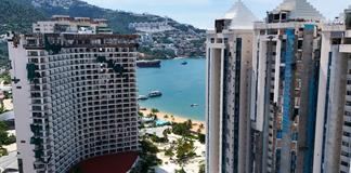 Acapulco lucha por ponerse en pie tras el embate de huracanes y una ola de inseguridad Acapulco lucha por ponerse en pie tras el embate de huracanes y una ola de inseguridad