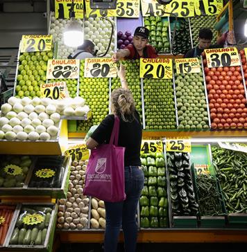 México cierra 2025 entre estancamiento económico e inflación que no cede: académicos del CUCEA