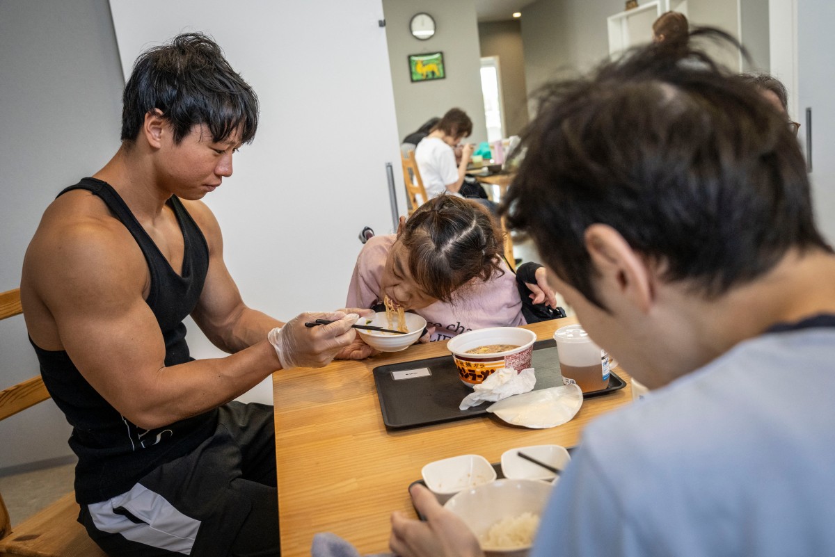 En Japón, los culturistas usan también su fuerza para los cuidados sanitarios En Japón, los culturistas usan también su fuerza para los cuidados sanitarios