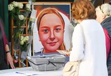 Francia condena a cadena perpetua a mujer por violar y matar a una adolescente Francia condena a cadena perpetua a mujer por violar y matar a una adolescente