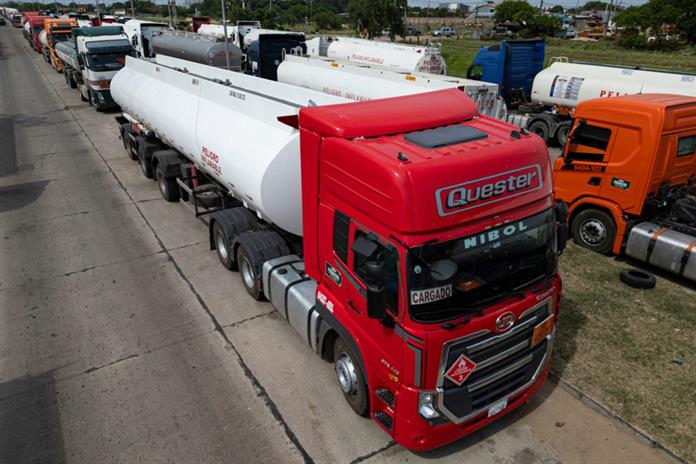 Congreso de Bolivia aprueba libre importación de combustibles ante escasez Congreso de Bolivia aprueba libre importación de combustibles ante escasez