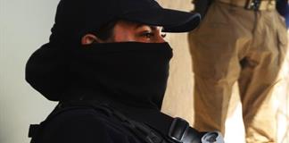 Mujer se manifiesta por su compañera desaparecida y resulta lesionada por policías