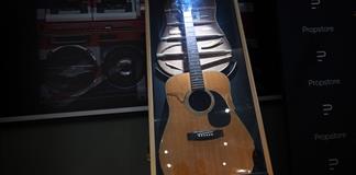 La guitarra de la ruptura de Oasis se vendió en Londres por 386.000 dólares
