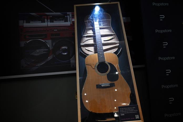 La guitarra de la ruptura de Oasis se vendió en Londres por 386.000 dólares La guitarra de la ruptura de Oasis se vendió en Londres por 386.000 dólares