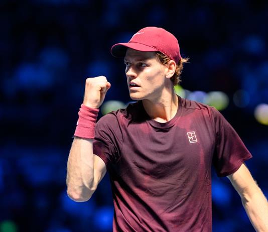 Sinner accede a semifinales en Viena, Zverev avanza sin jugar
