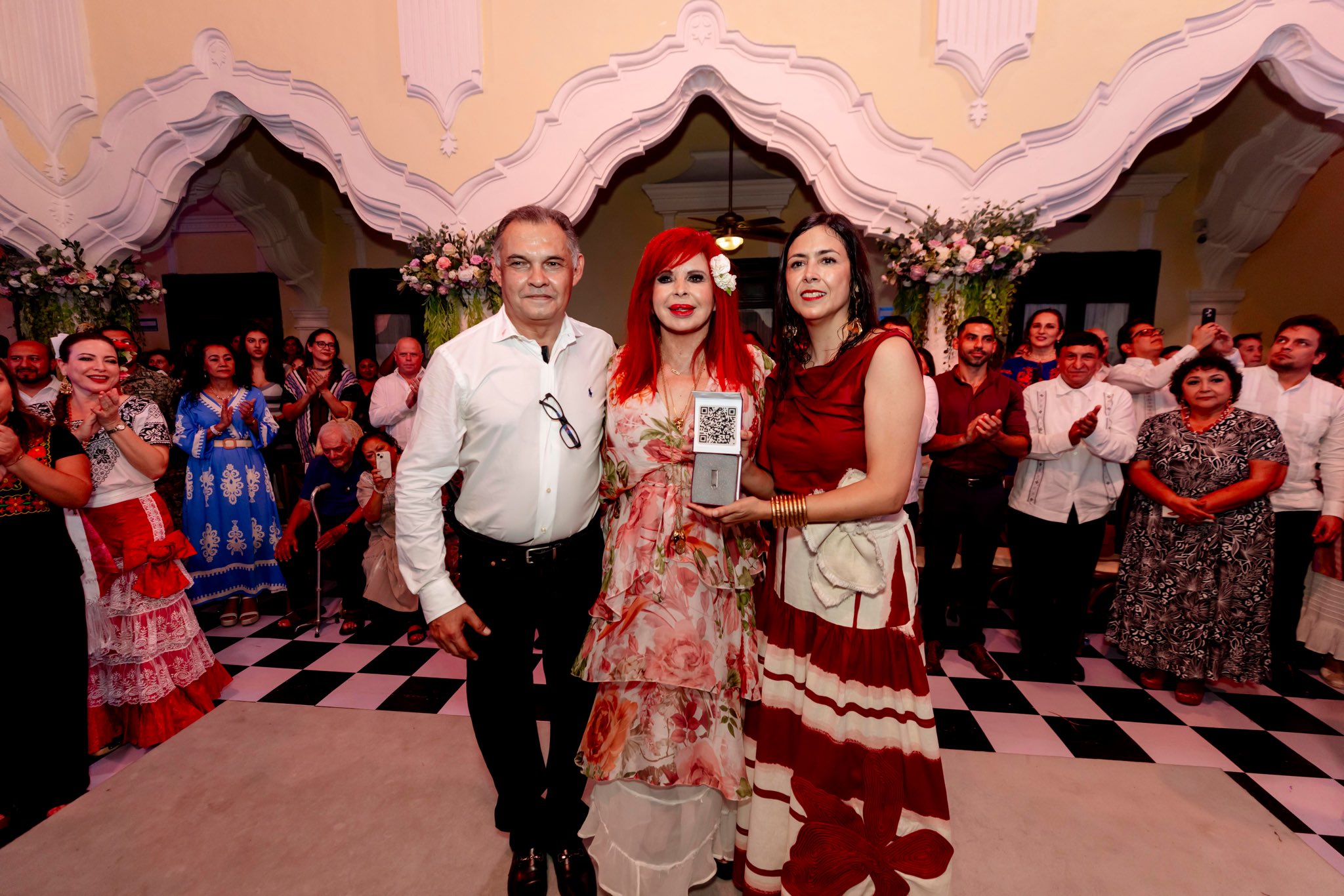 Polémica en México por show musical de hermana de gobernadora de Campeche en acto oficial