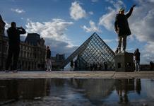 Una vigilante del Louvre recuerda un ruido enorme durante el robo Una vigilante del Louvre recuerda un ruido enorme durante el robo
